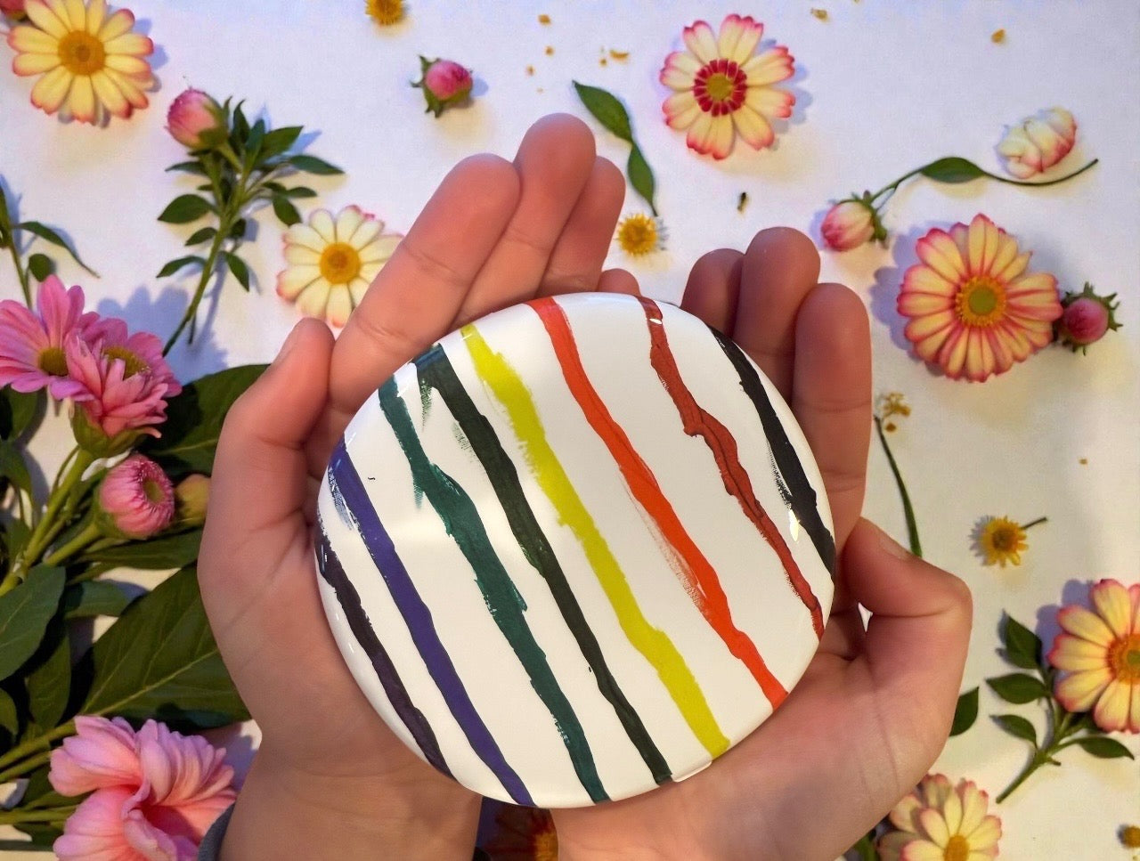 
                  
                    Avery’s Line Design Compact Mirror
                  
                